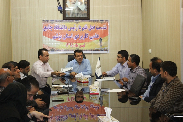 نشست دکتر اسکندری  با اهل قلم	