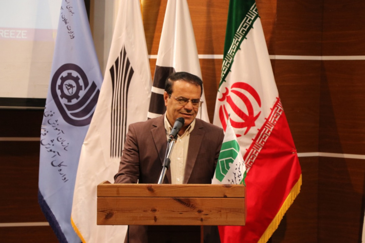 برگزاری سمینار کار و کارآفرینی با همکاری دانشگاه جامع علمی کاربردی استان و مرکز آموزش علمی کاربردی گروه صنعتی پلیمر بوشهر