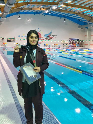 کسب مقام دوم مسابقات شنا ماده کرال پشت توسط بانوی ورزشکار بوشهری در مسابقات پنجمین المپیاد فرهنگی ورزشی دانشجویان دانشگاه جامع علمی کاربردی کشور به میزبانی شهرکرد