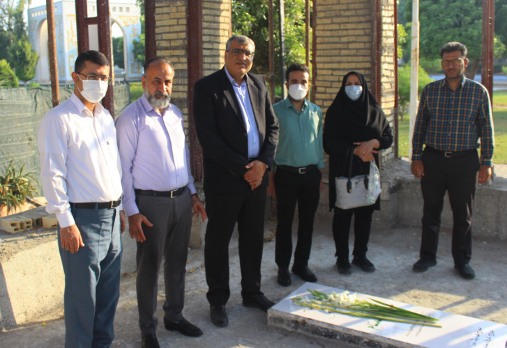 برگزاری آئین غبارروبی و عطرافشانی مزار مطهر شهداء توسط سرپرست و جمعی از کارکنان دانشگاه جامع علمی کاربردی استان بوشهر به مناسبت نکوداشت هفته دولت