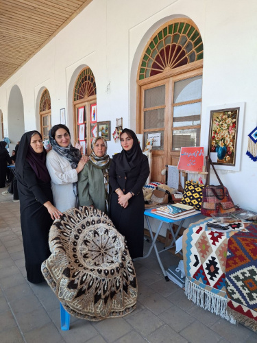 برپایی نمایشگاه دانشجویی آثار دوخت و خلاقیت هنر تَوَّج‌